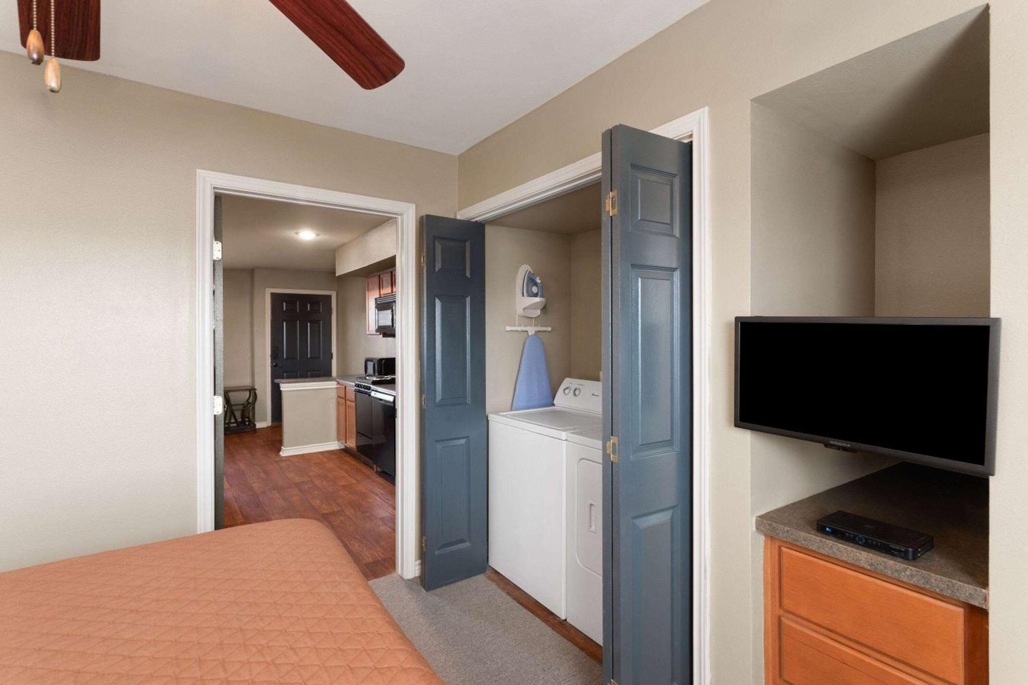 Eagle'S Den Suites Cotulla A Travelodge By Wyndham Exterior foto