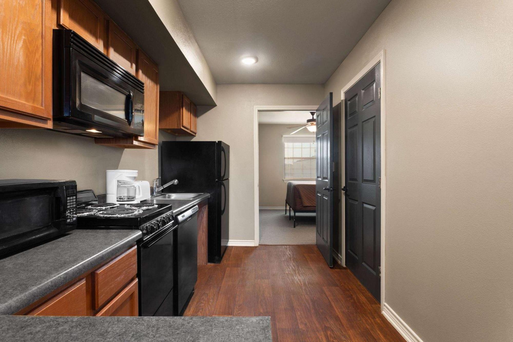 Eagle'S Den Suites Cotulla A Travelodge By Wyndham Exterior foto