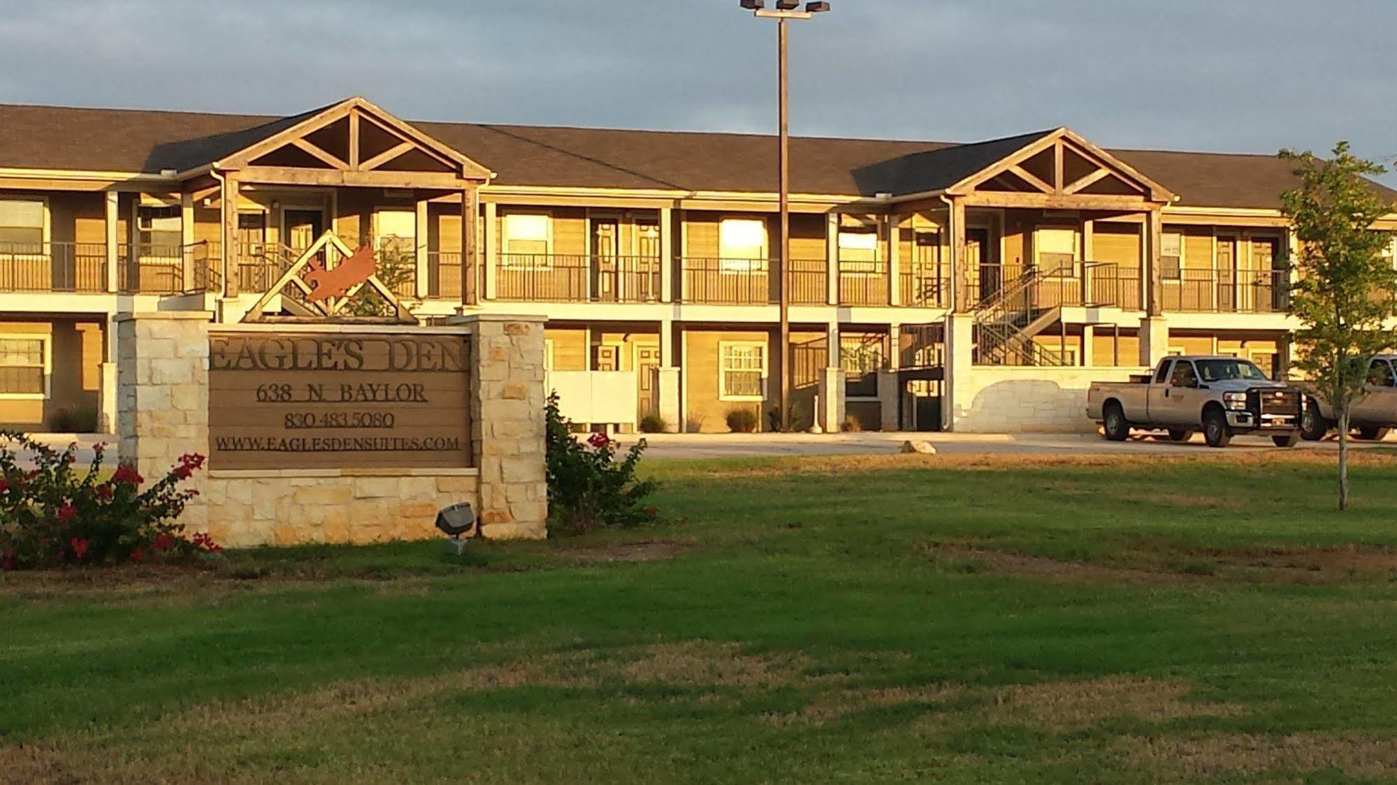 Eagle'S Den Suites Cotulla A Travelodge By Wyndham Exterior foto